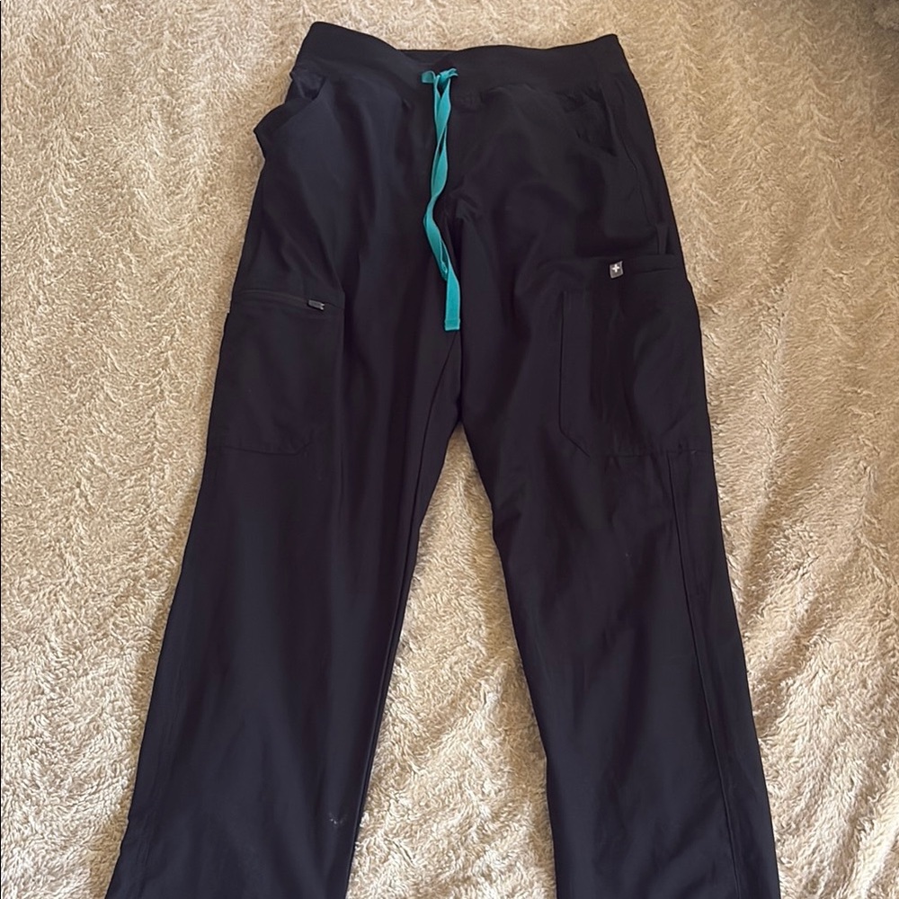 Black Figs freeX straight leg scrub pants lined with teal drawstring size small